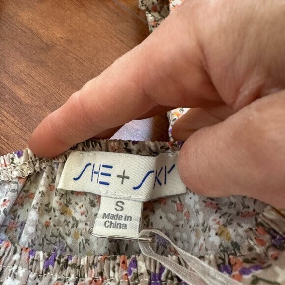 NWT She + Sky Square Neck Floral Long Sleeve Cropped Blouse Size Small - Picture 2 of 7